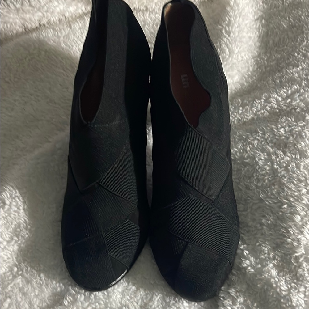 Women's Black Slip-On United Nude brand high heels🥰.